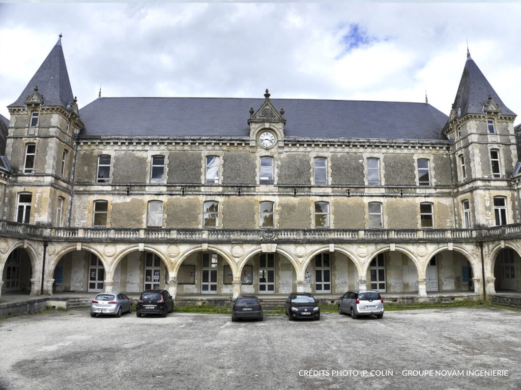 Facade-batiment-Rehabilitation-du-pole-culturel-Fontenay-le-Comte-Groupe-Novam